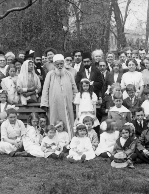 Abdu'l-Bahá con un grupo de Bahá'ís en Chicago, 1912.